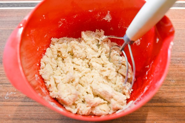 Flammekueche: Preparing the dough