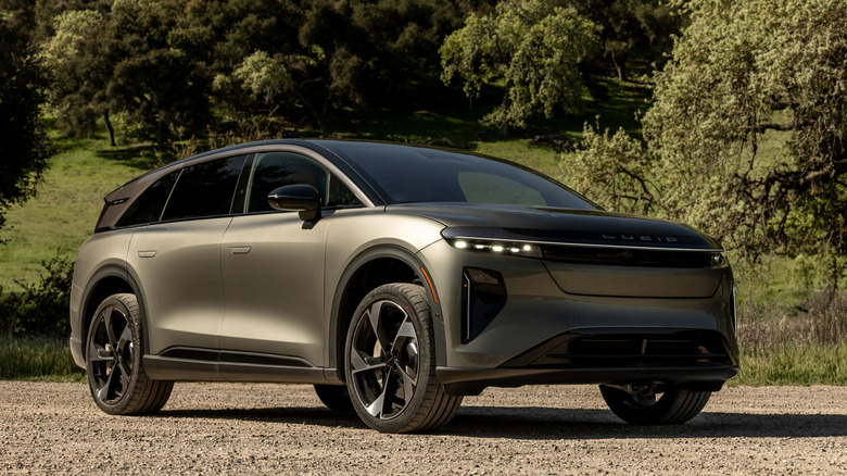 A front three-quarter photo of the Lucid Gravity SUV