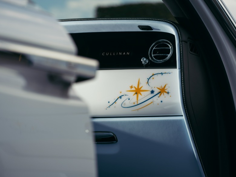Dashboard trim of the Rolls-Royce Cullinan Cosmos