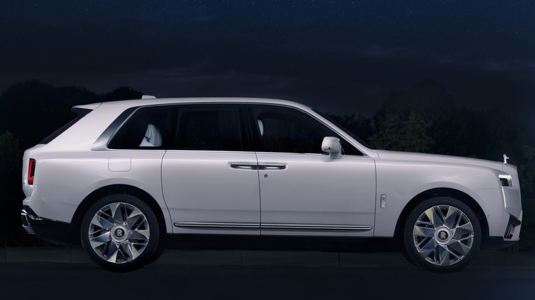 Side view of the Rolls-Royce Cullinan Cosmos
