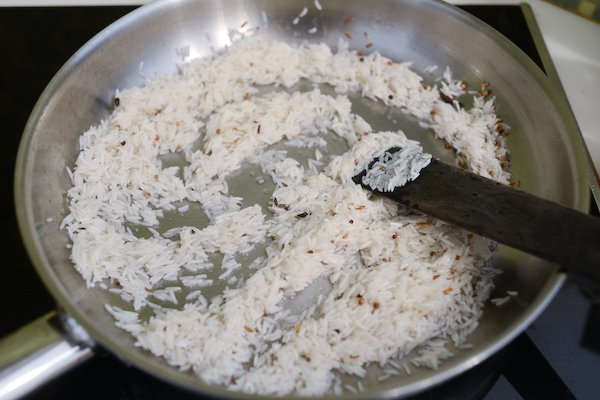 Easy Spiced Beet Pilau: Coating the rice