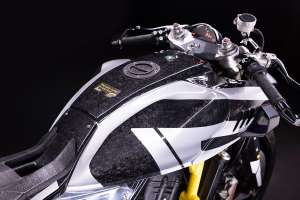 Futuristic Royal Enfield Guerrilla 450 concept build by Autologue Design